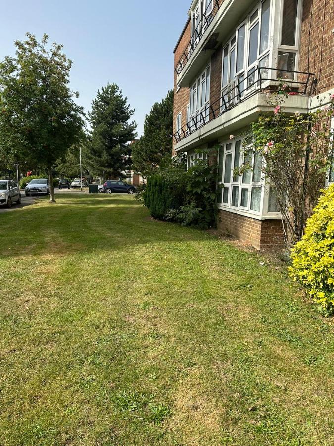 Spacious 2 Bed Flat Barking  Exterior photo